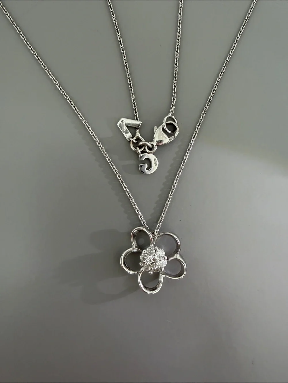 18K Giorgio Visconti ITALY White Gold Diamond Flower Necklace 7-Stone Cluster - Picture 3 of 8